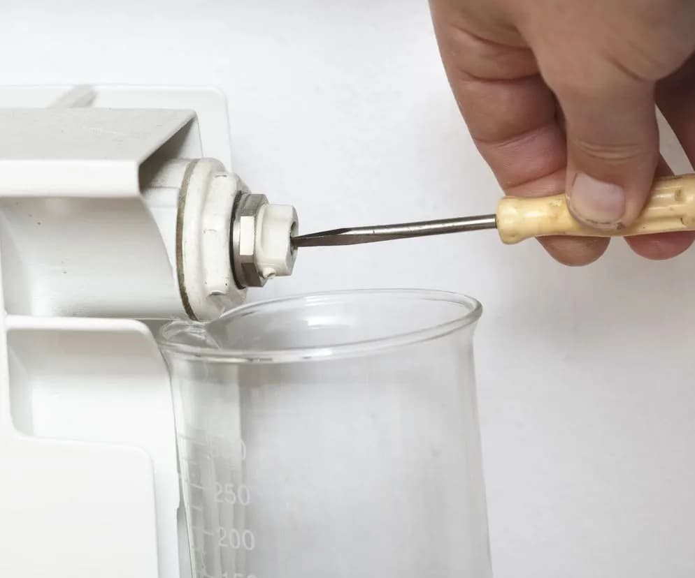 Jak odpowietrzyć grzejnik w bloku, aby uniknąć zimnych pomieszczeń