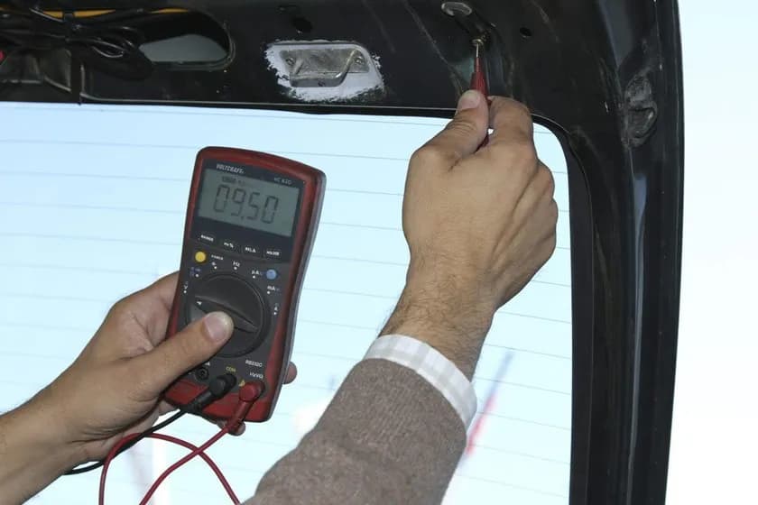 Jak naprawić ogrzewanie tylnej szyby i uniknąć kosztownych napraw