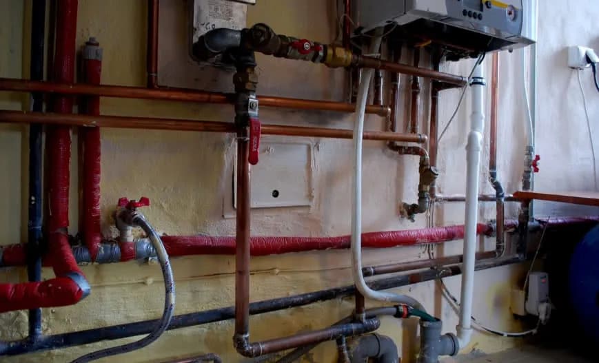 Jakim płynem zalać centralne ogrzewanie, by uniknąć problemów?