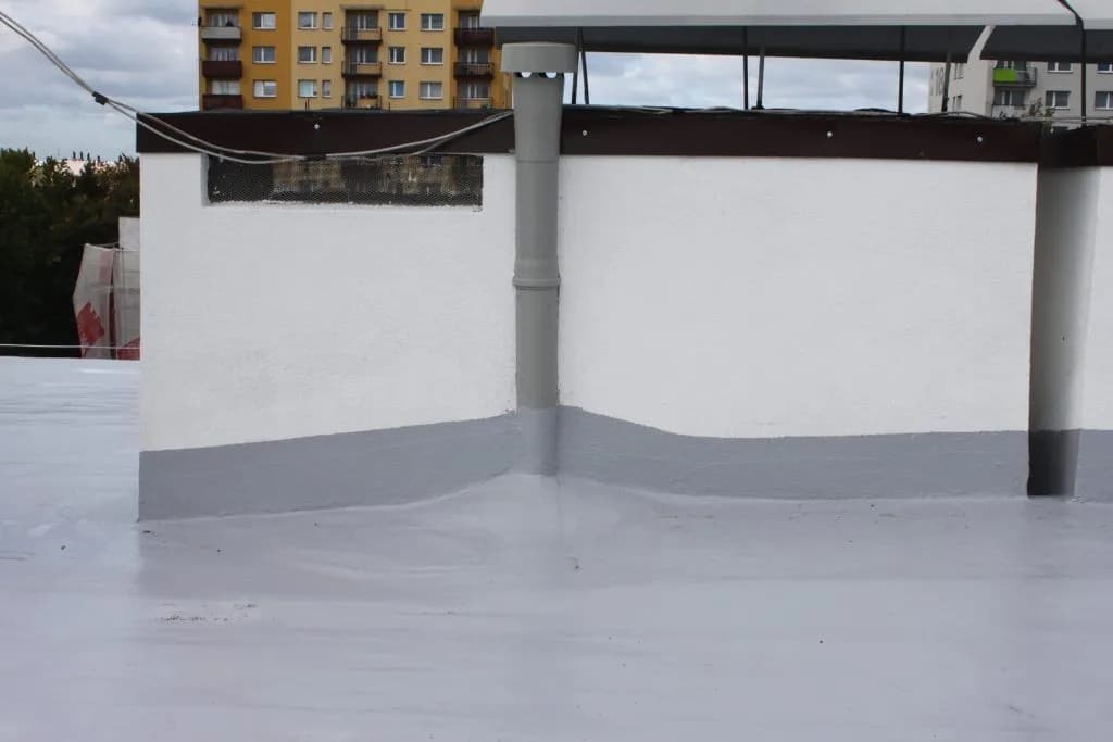 Jak uszczelnić ścianę komina i uniknąć kosztownych napraw